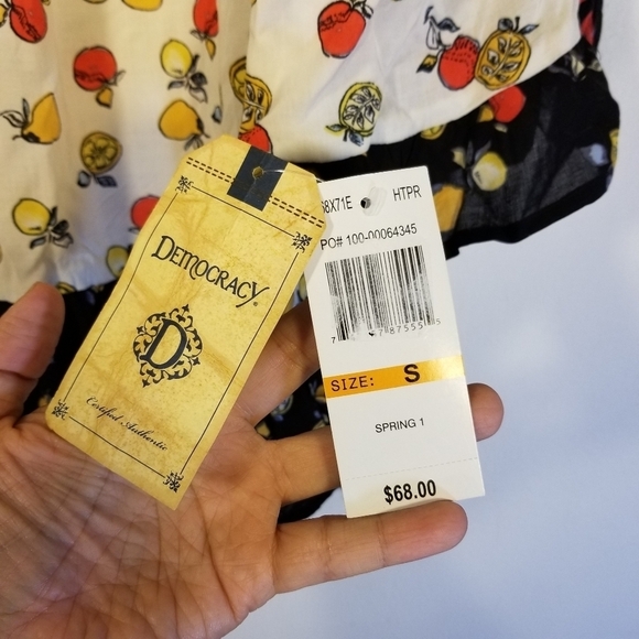 DEMOCRACY Fruit Print Top Smocked Ruffle Peplum Hem Women's Small Relaxed Cream - Picture 14 of 16